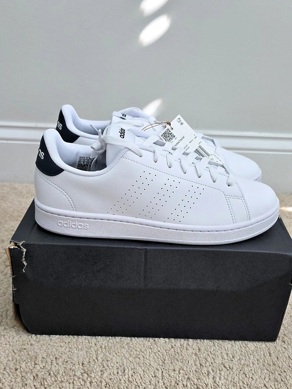 adidas Advantage Base White Sneakers US 8.5 NWT